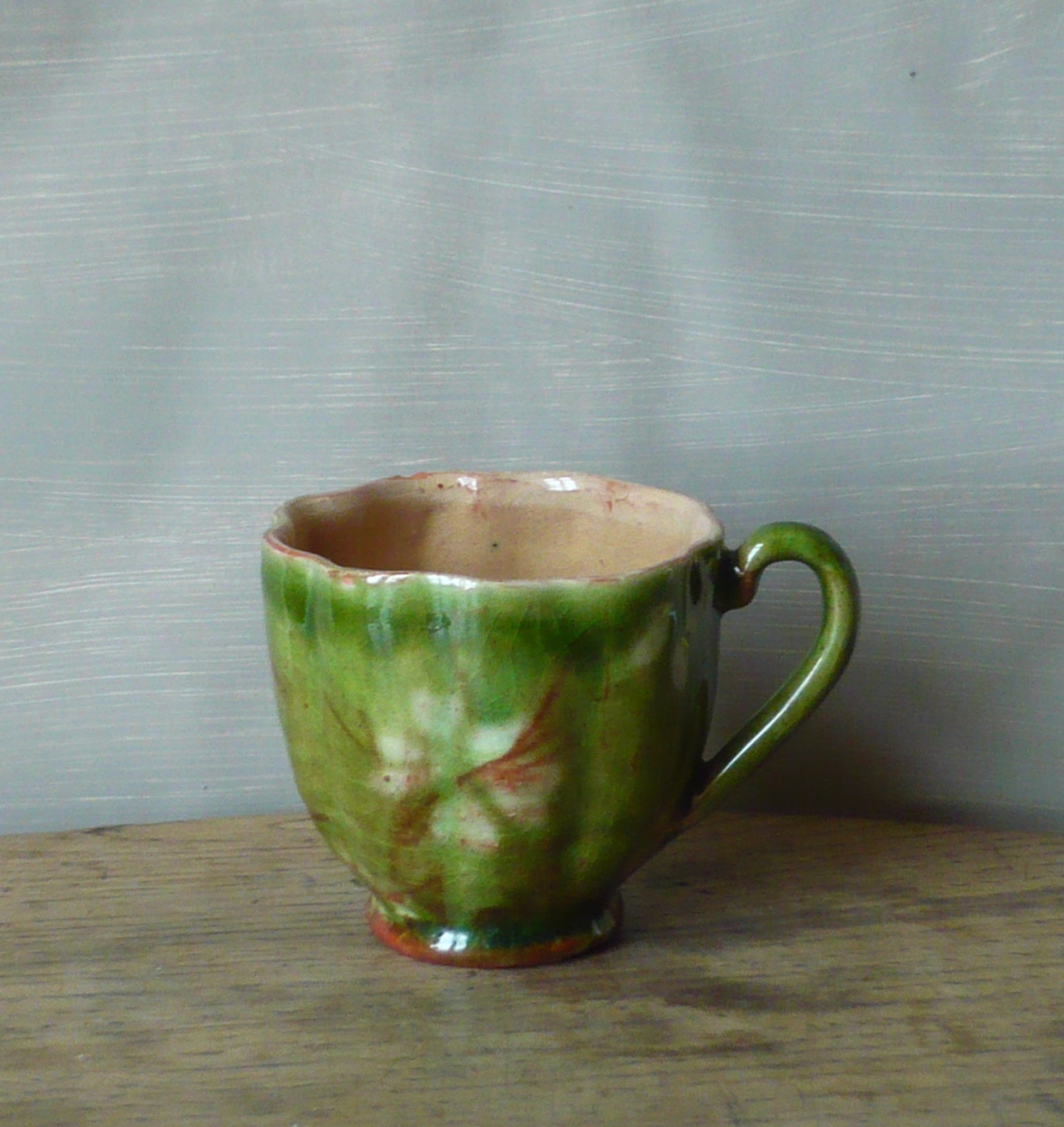 Scalloped coffee cup