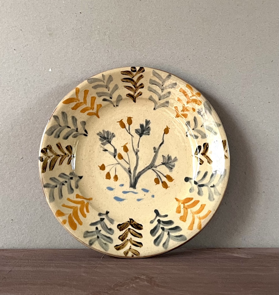 Side plate with hawthorn