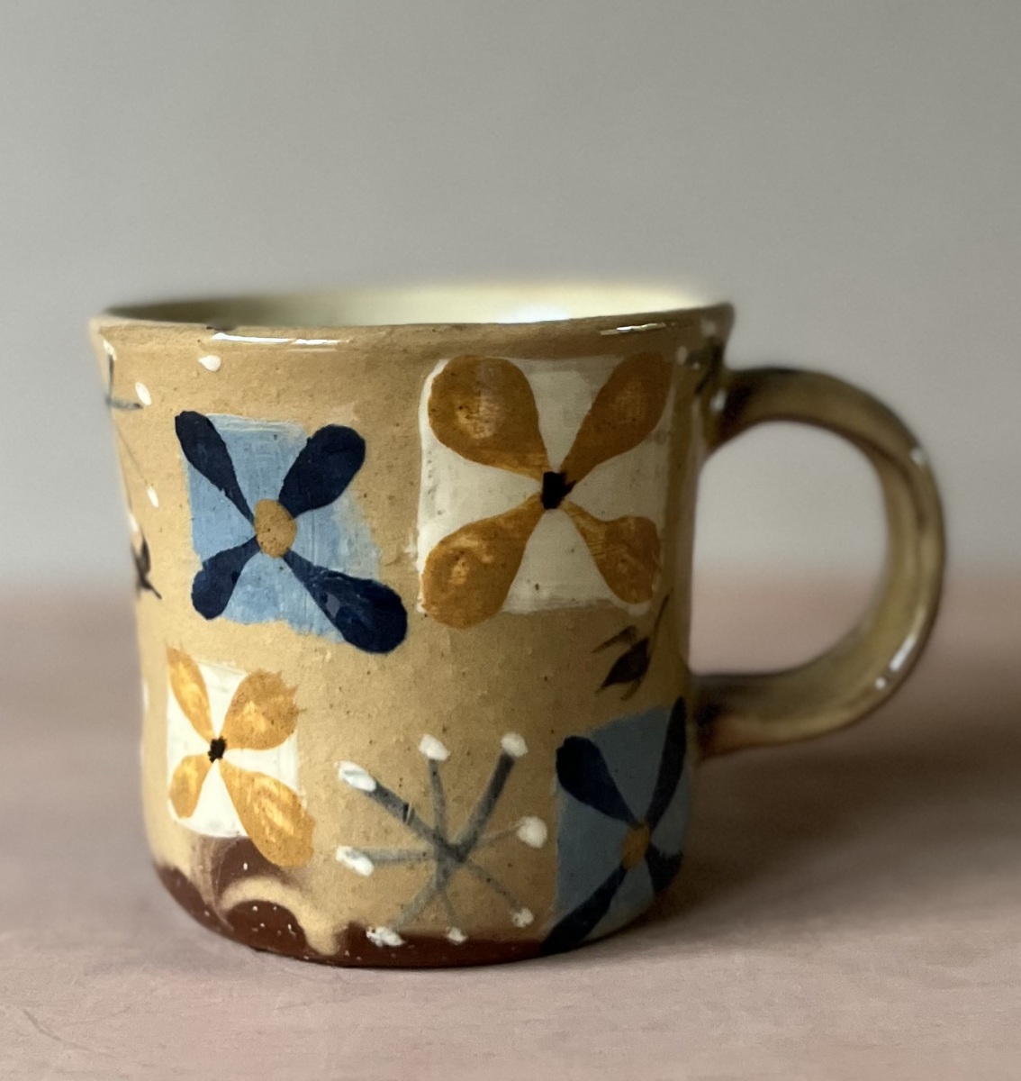 Pinky buff mug